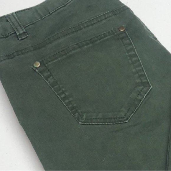 LIKE NEW DOLLHOUSE KHAKI SKINNY JEANS 8/29x28 ⭐️ - Picture 10 of 13